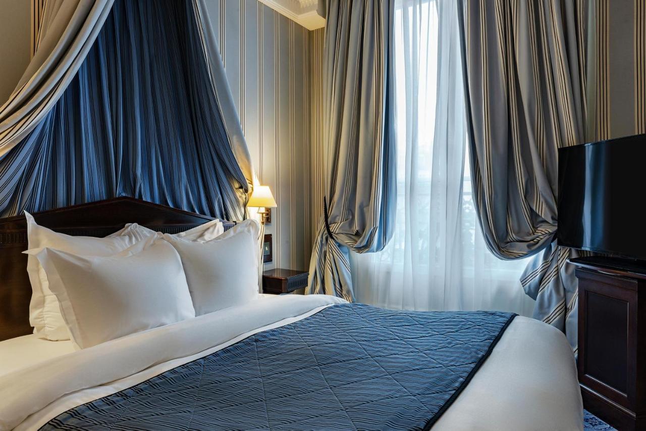 Hotel Le Dokhan's Arc De Triomphe, A Tribute Portfolio