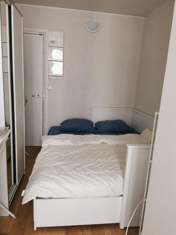In The Middle Of Apartment *