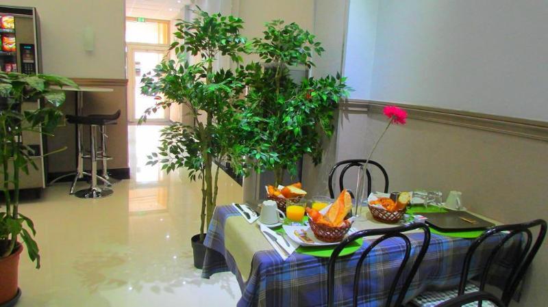 Hotel De Choisy 2*