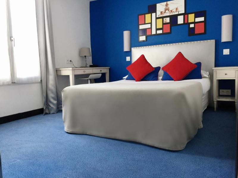 Hotel Du Mont Dore Batignolles 3*