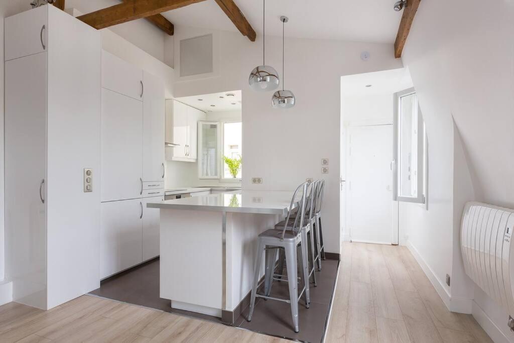 Apartment Loft Refait A Neuf En Dernier Etage 2 *