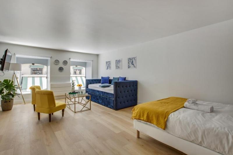 Appartement Modern French Country Studio Charm In The Canal Saint Martin 10th District