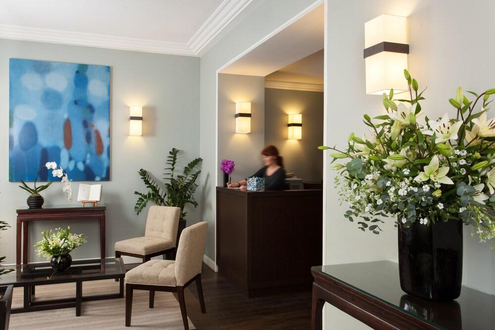 Val Girard Hotel