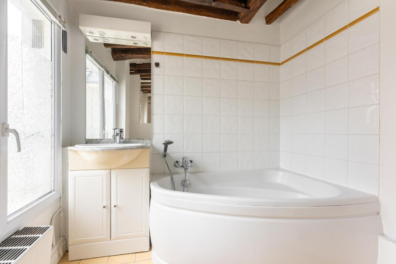 Typical Flat In The Old Apartment *