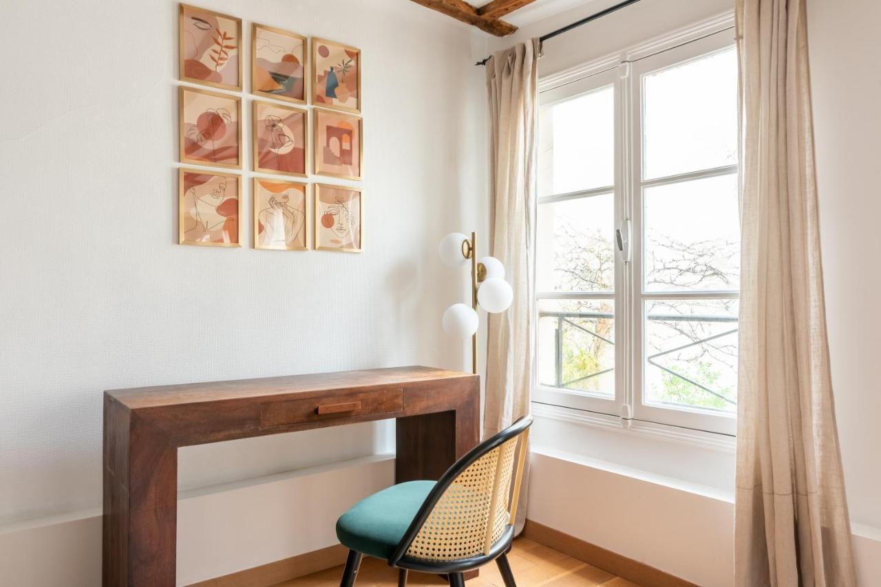 Typical Flat In The Old * Paris