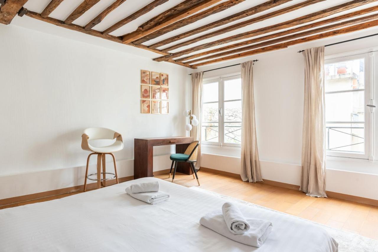 Typical Flat In The Old * Paris