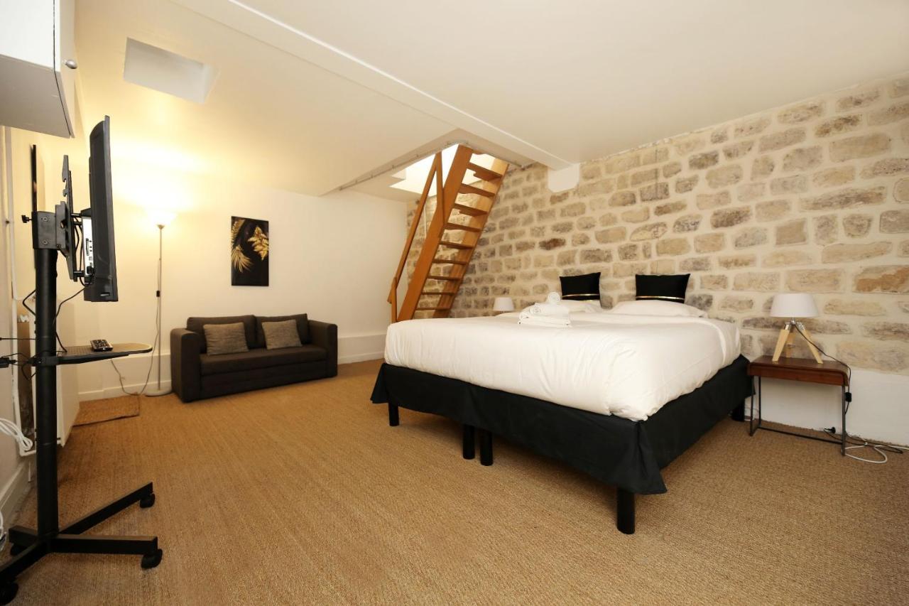 De Caractere A Montmartre -6p *