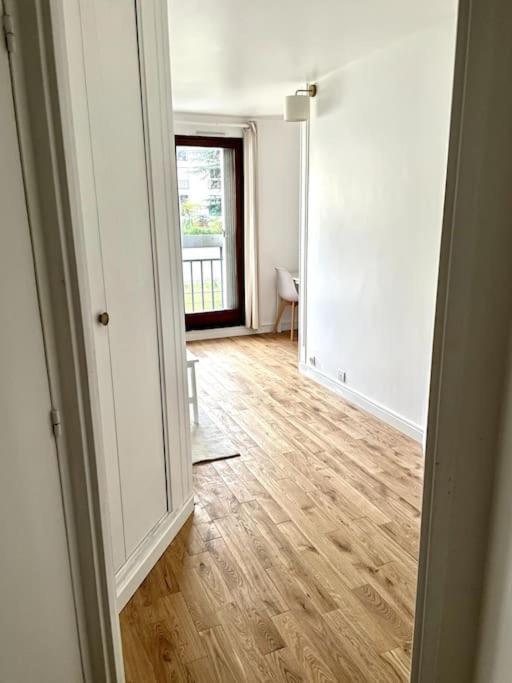 Appartement Studio Meuble Et Tres Lumineux *