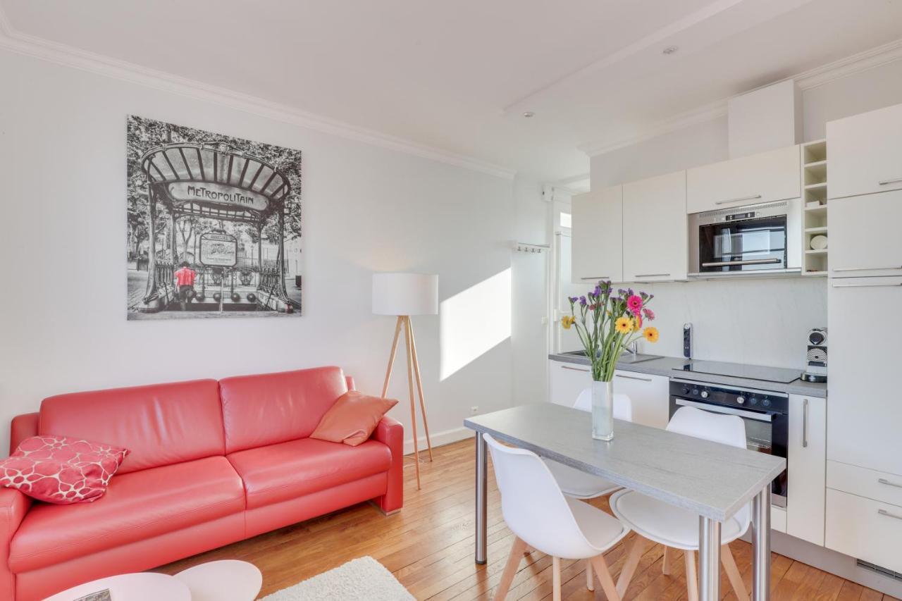 Eiffel Tower View + Terrace Saint Germain Des Pres Apartment Paris