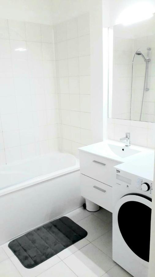 Modern 1 Bed Flat - Near Arc De Triomphe & Champs Elysees *