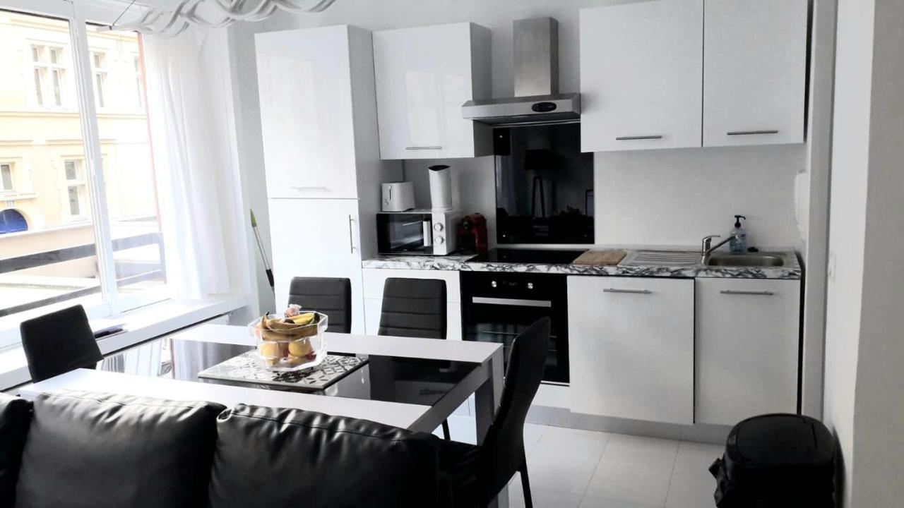 Modern 1 Bed Flat - Near Arc De Triomphe & Champs Elysees * Paris