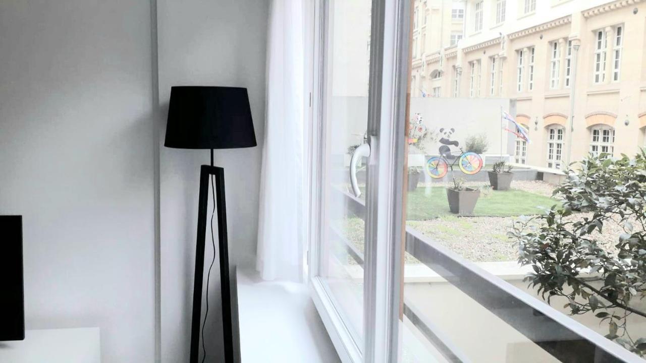 Modern 1 Bed Flat - Near Arc De Triomphe & Champs Elysees Apartment Paris