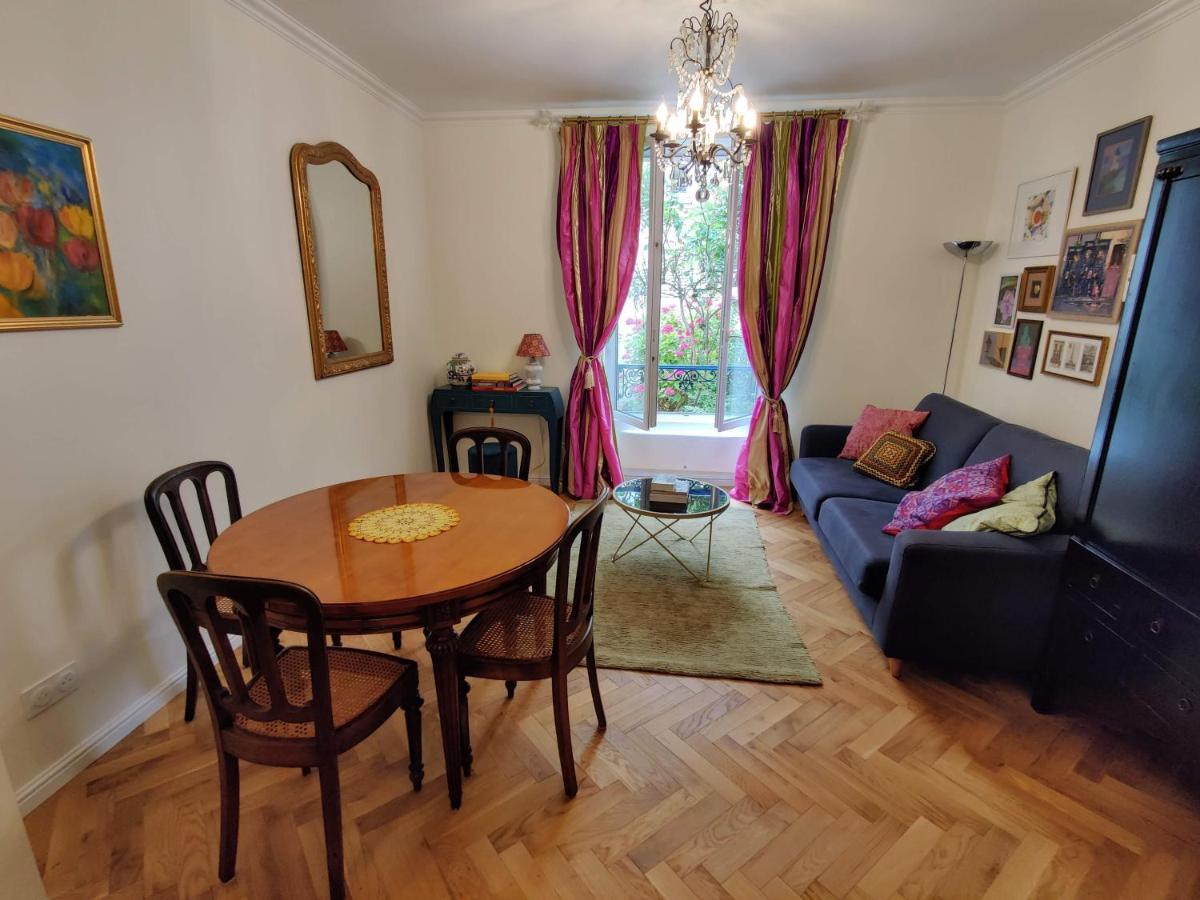 Cozy With A Garden View In The 17th Quartier Apartment