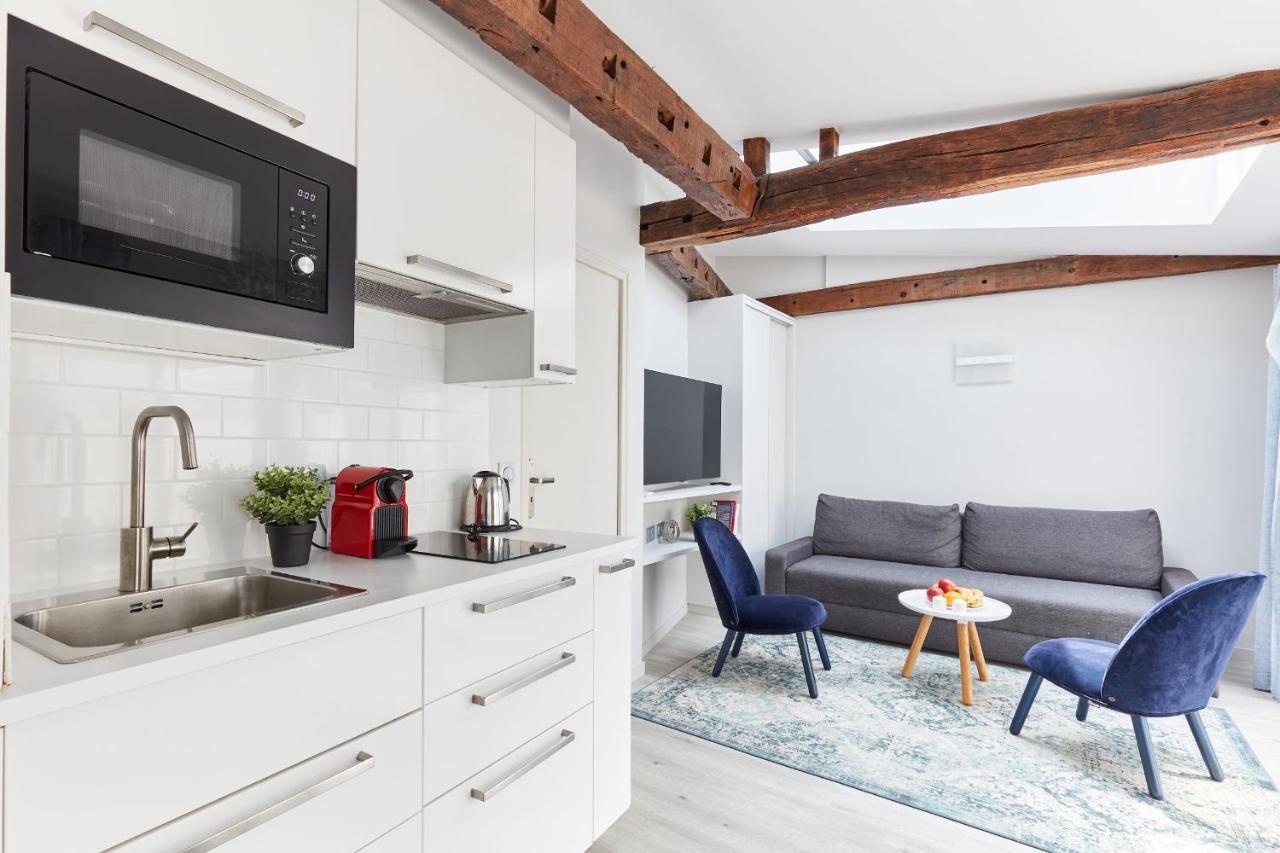 St Germain Des Pres With Balcony Apartment