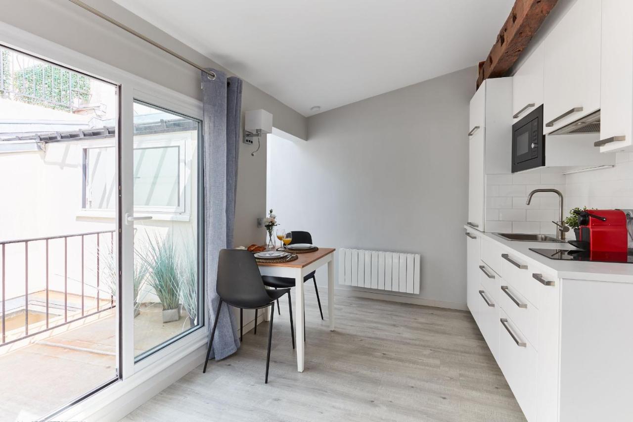 Apartment St Germain Des Pres With Balcony