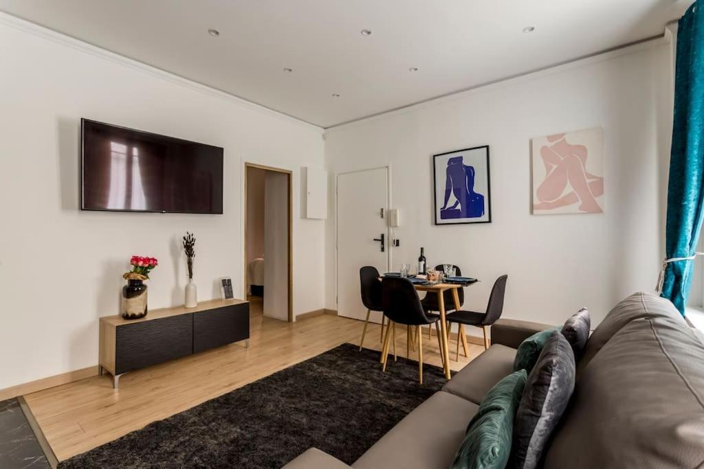 Apartment Paris, Tour Eiffel, Champs Elysees *