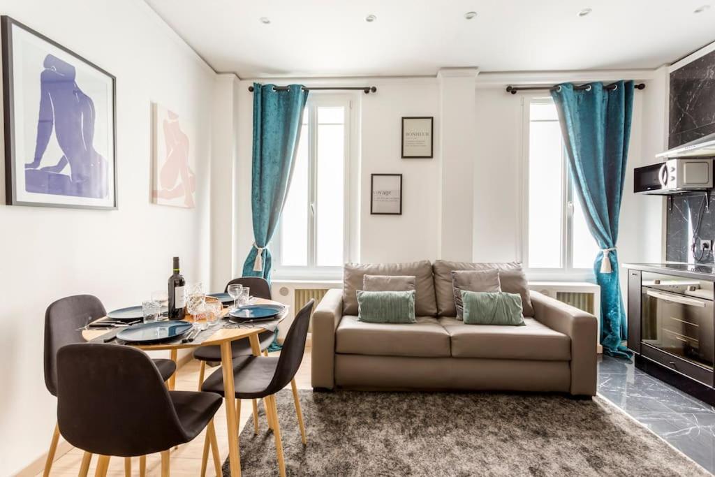 Paris, Tour Eiffel, Champs Elysees Apartment Paris