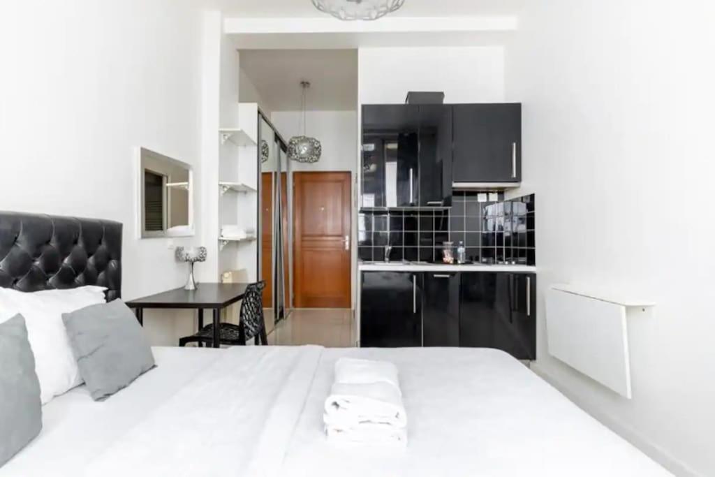 Canal St Martin : Charming Cosy Studio * Paris