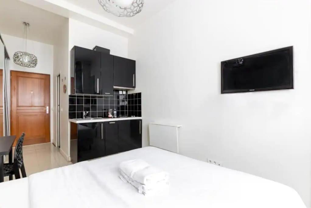Canal St Martin : Charming Cosy Studio Appartement