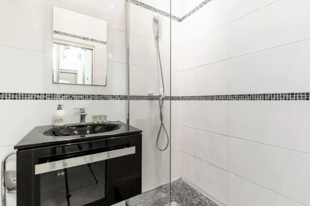 Canal St Martin : Charming Cosy Studio Appartement *