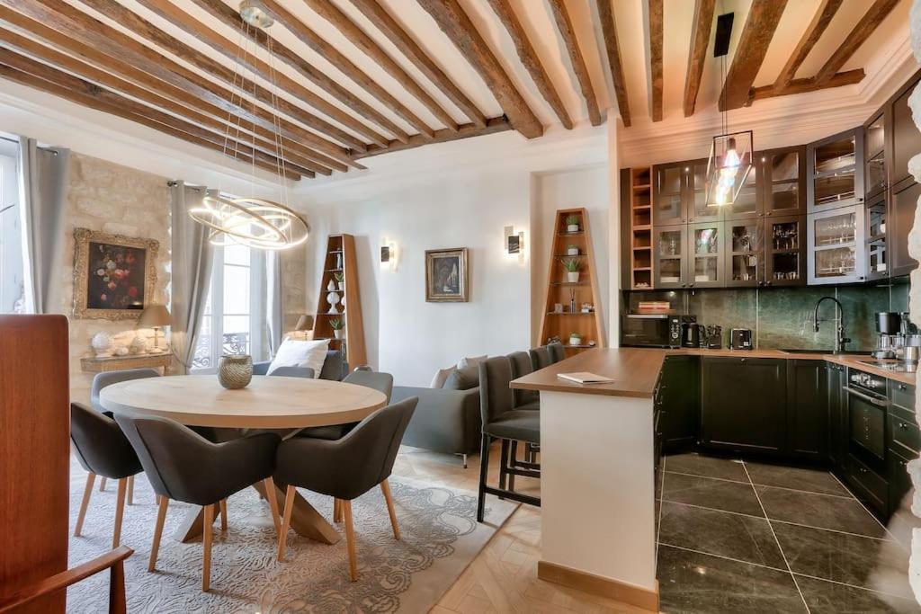 Apartment Le Luxe A La Francaise Au Coeur De Paris