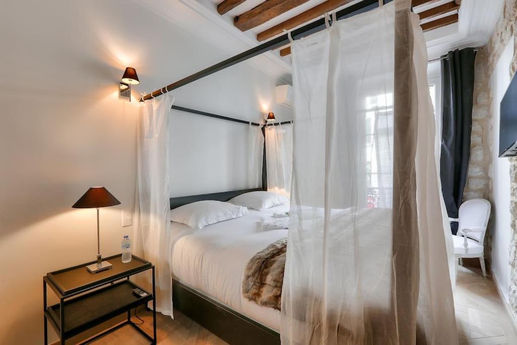 Apartment Le Luxe A La Francaise Au Coeur De Paris