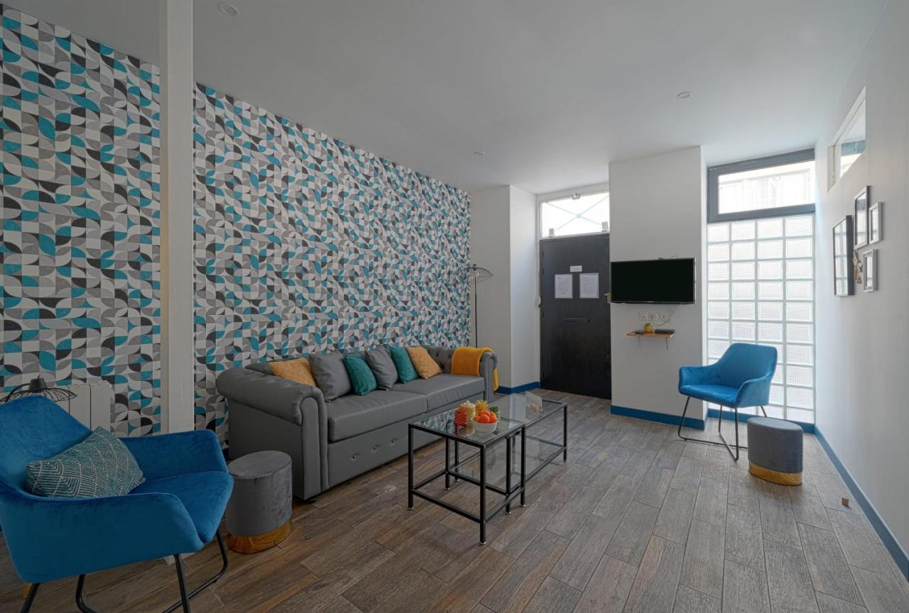 Huge 2 Floor With Theatre Apartment *