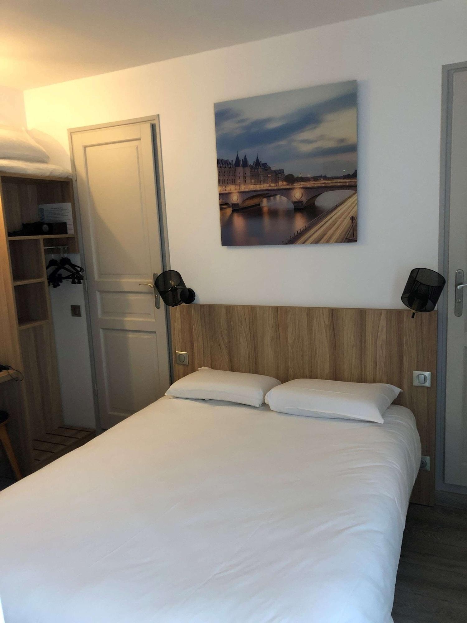 Kyriad 10 - Canal Saint Martin - Republique Hotel