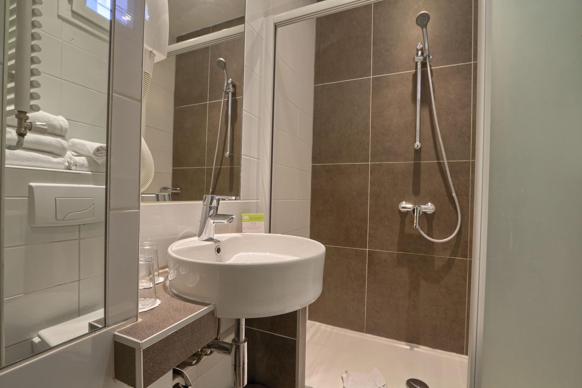 Mondial Hotel Paris