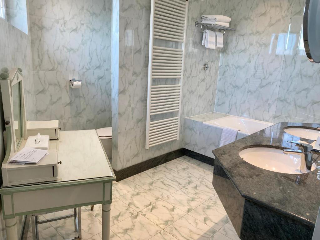 Le Littre 4* Paris