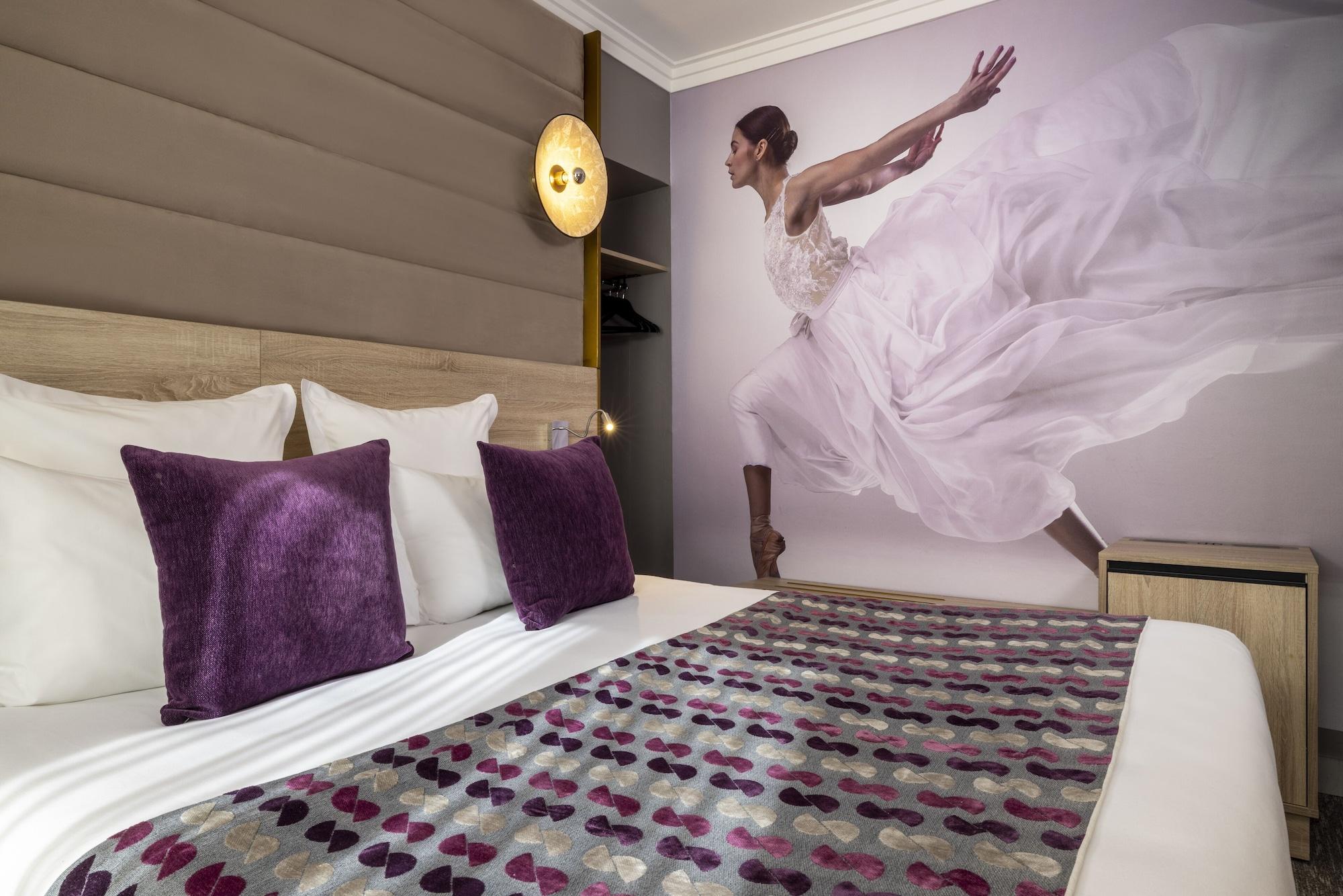 Hotel Nude