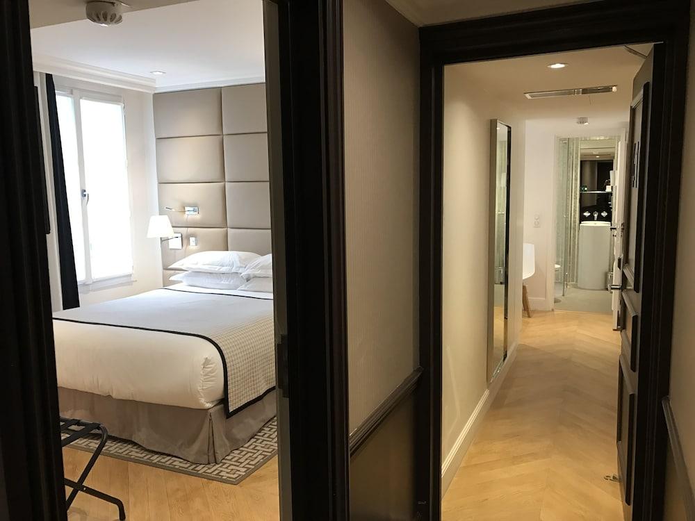 R De - Boutique 4*