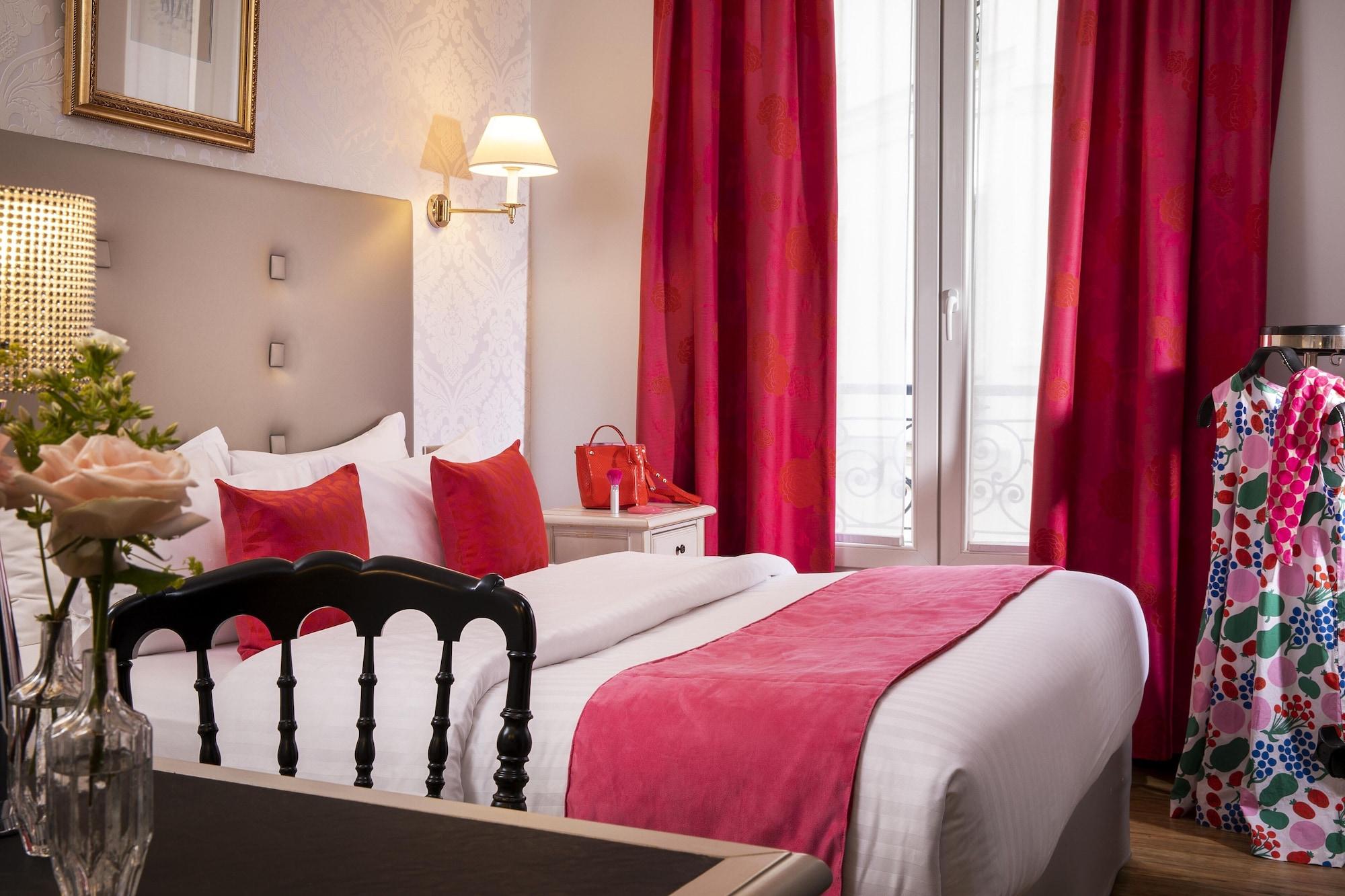 Plaza Elysees Hotel 4*