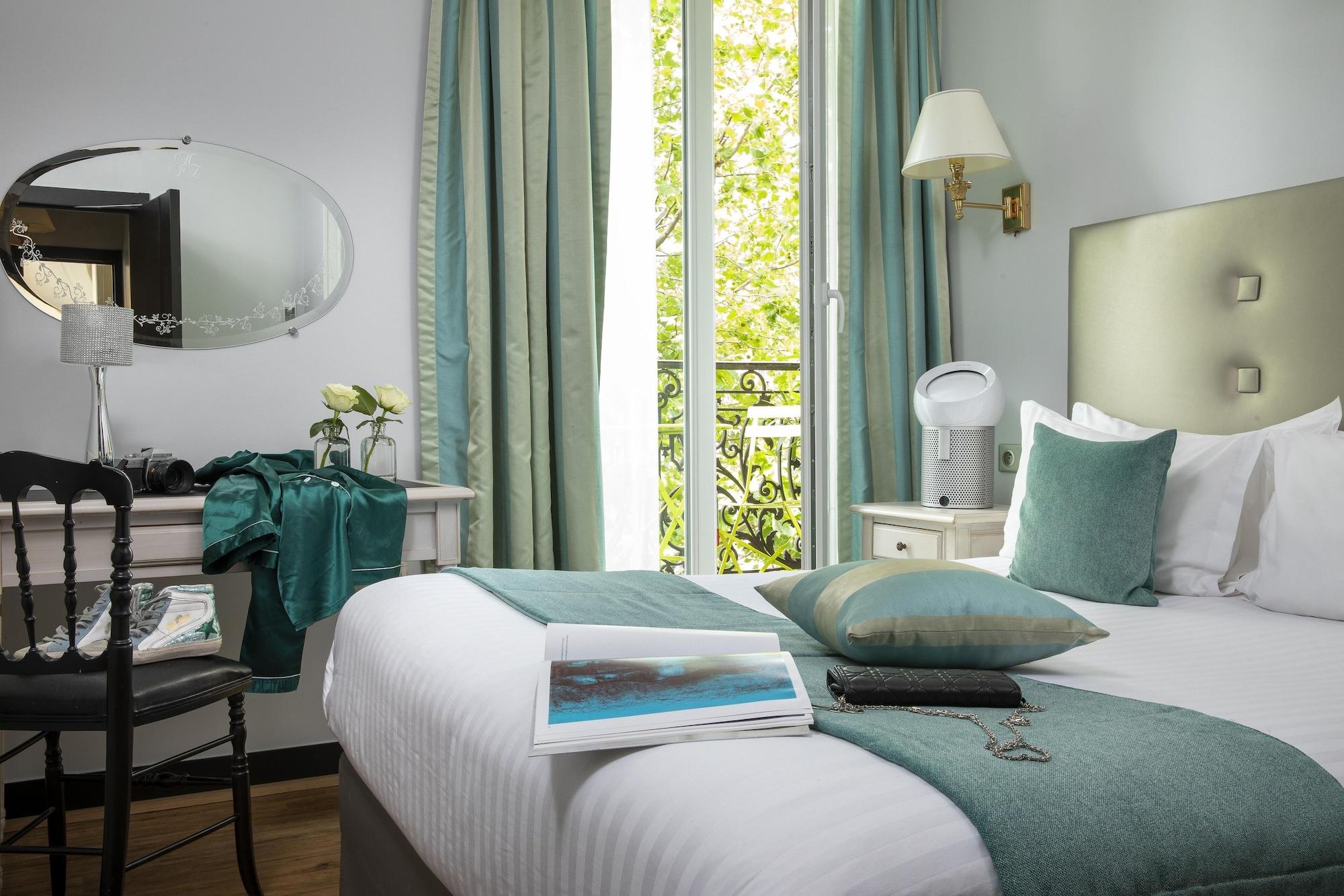 Plaza Elysees Hotel 4*