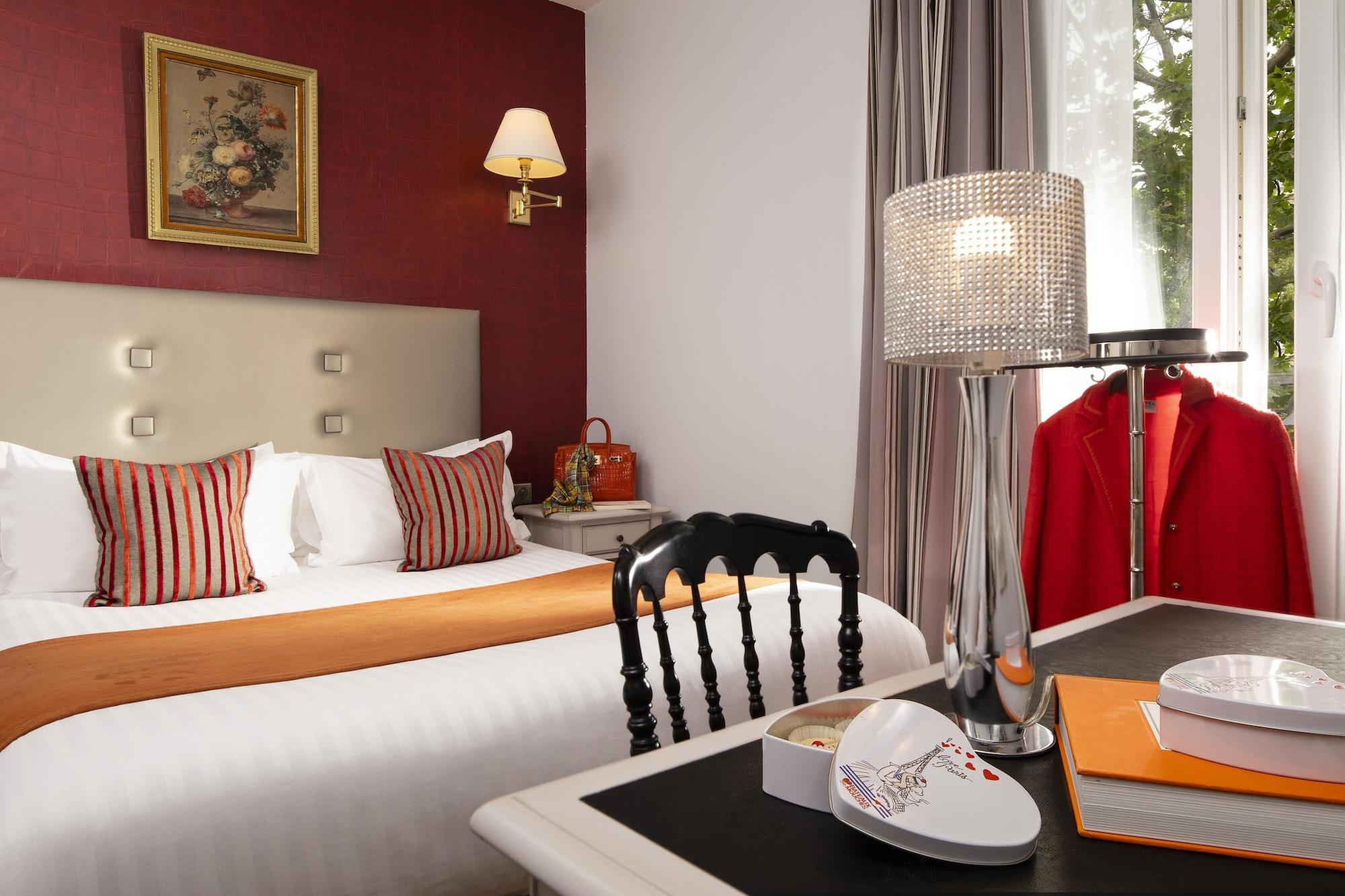 Hotel Plaza Elysees 4*
