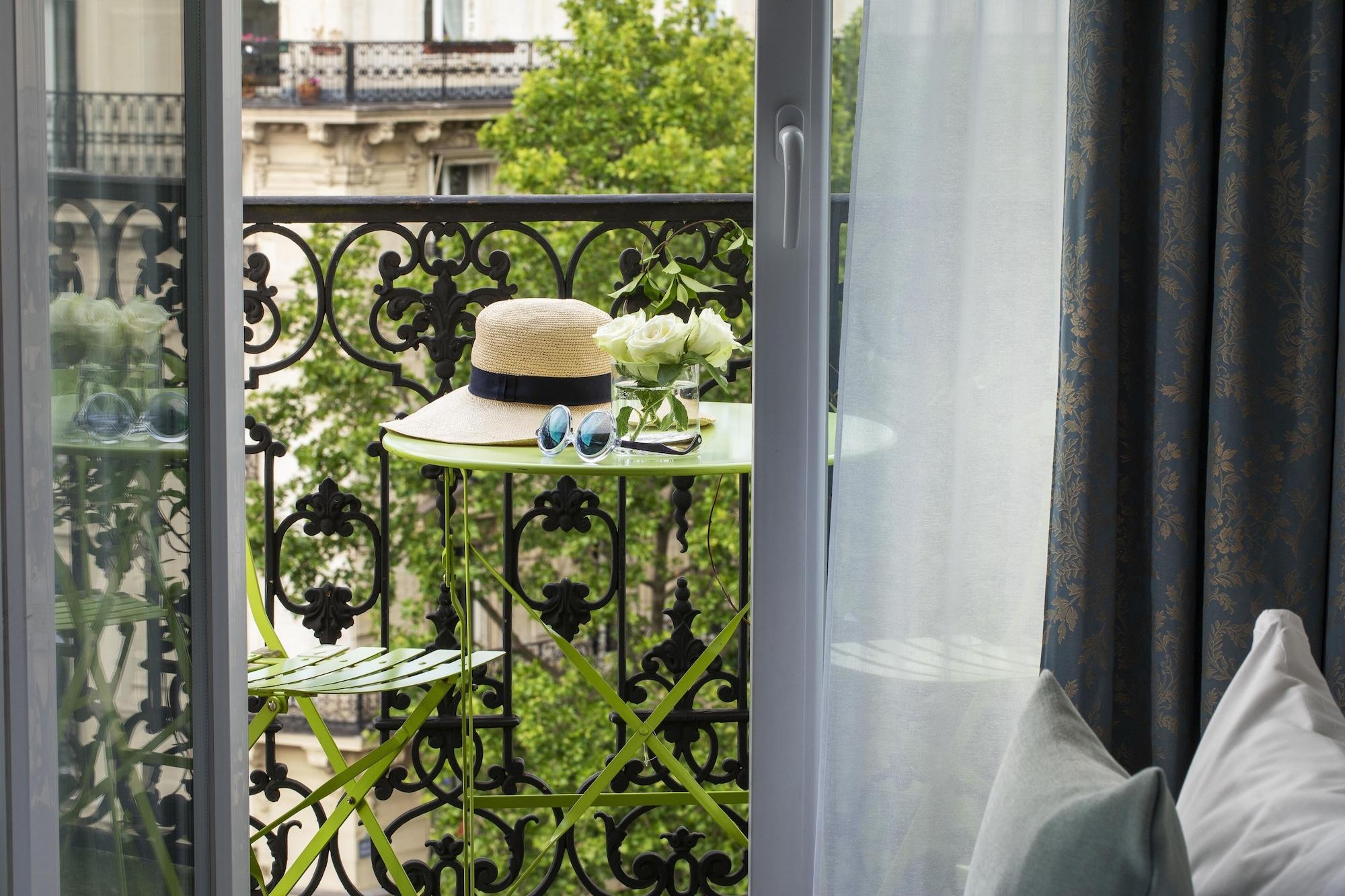 Hotel Plaza Elysees 4*