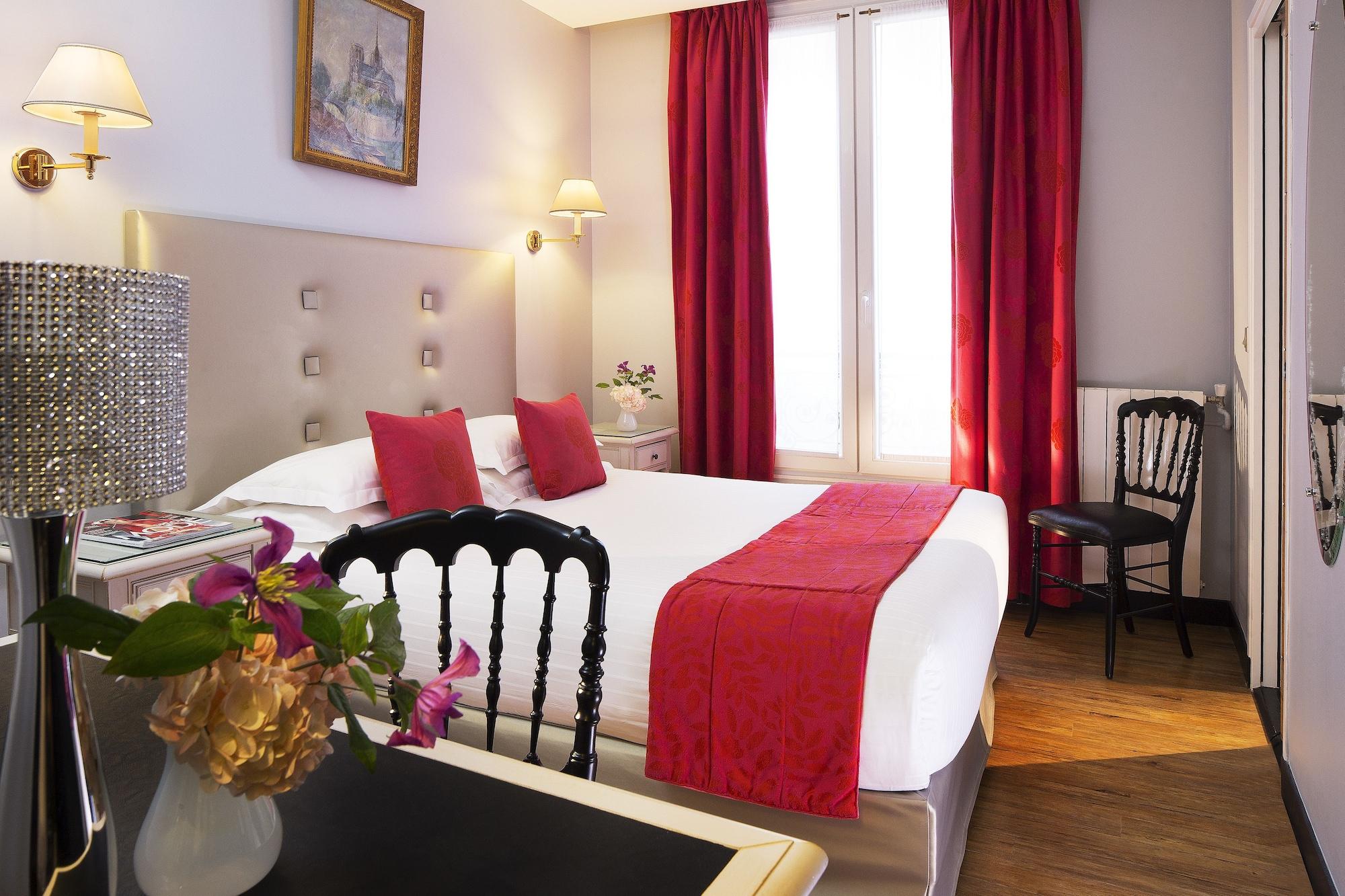 Plaza Elysees Hotel 4*