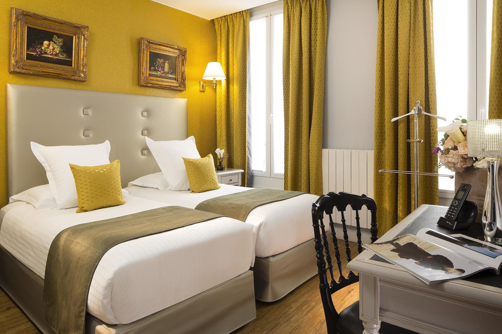 Plaza Elysees 4* Paris
