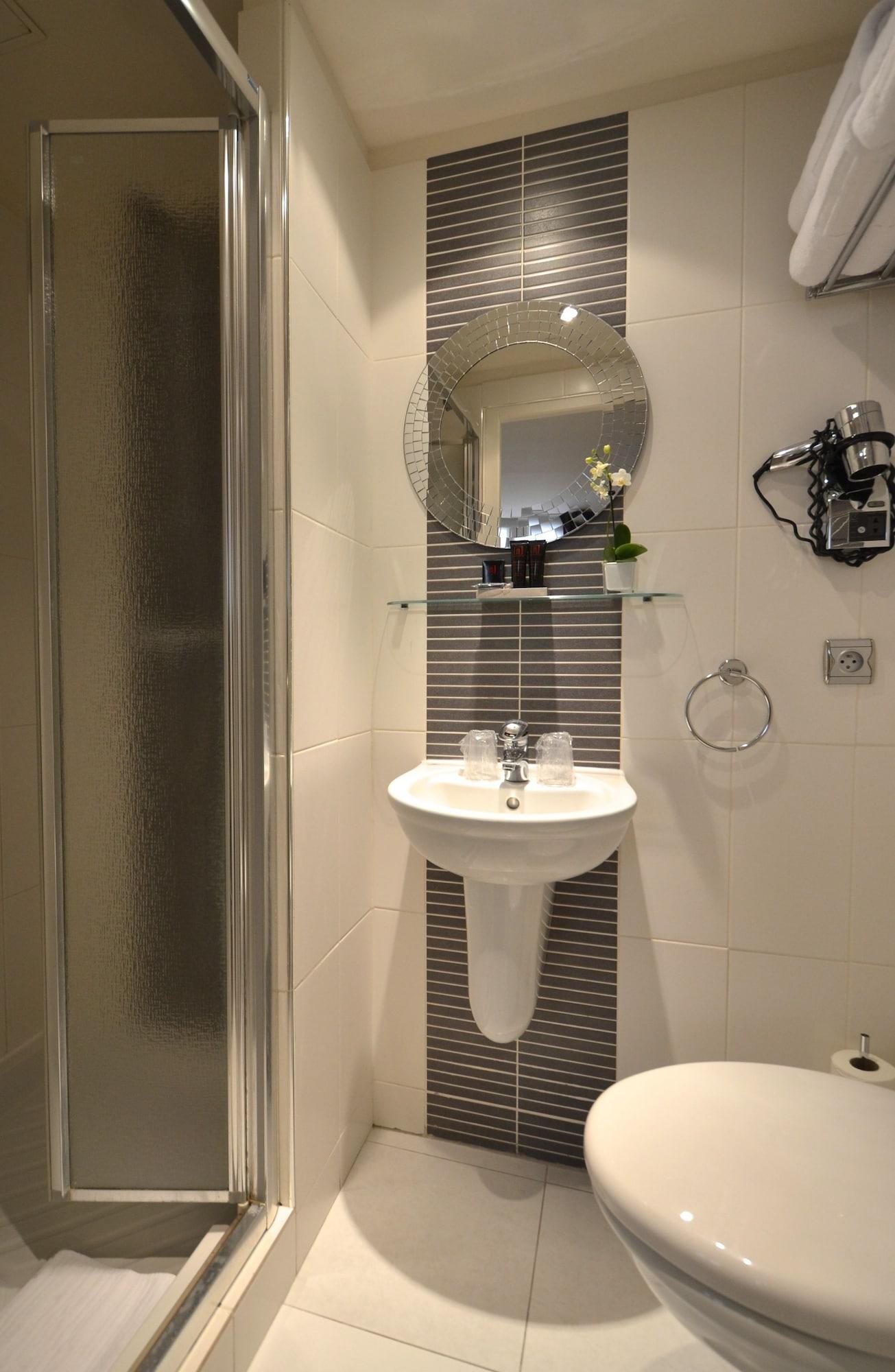 Hotel Arc De Triomphe 3*