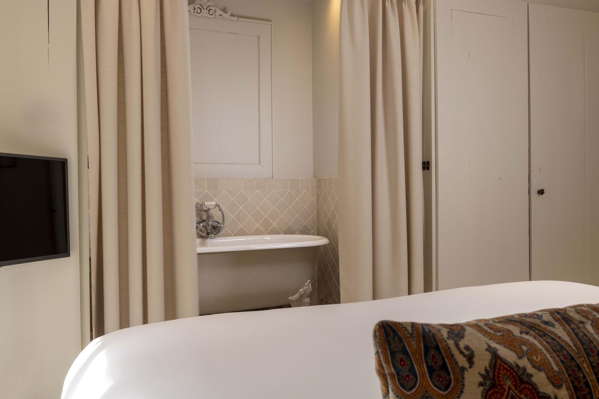 Hotel De Banville 4*