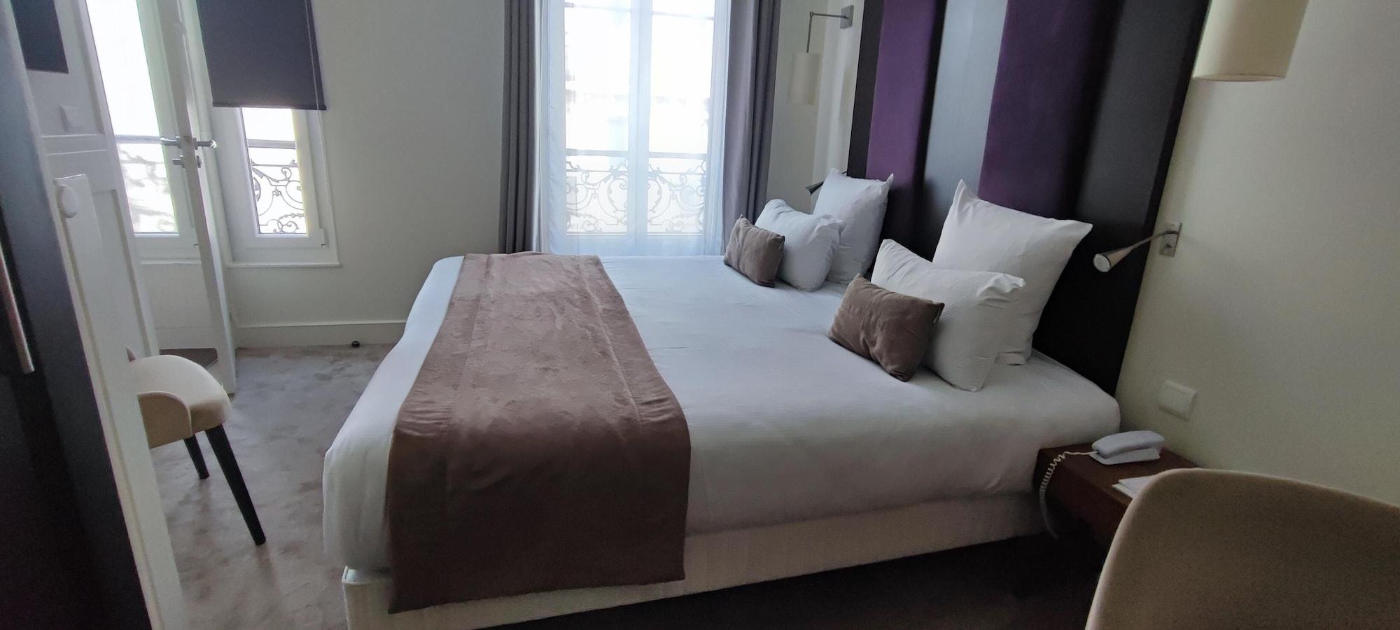 Hotel Elysées Bassano Paris