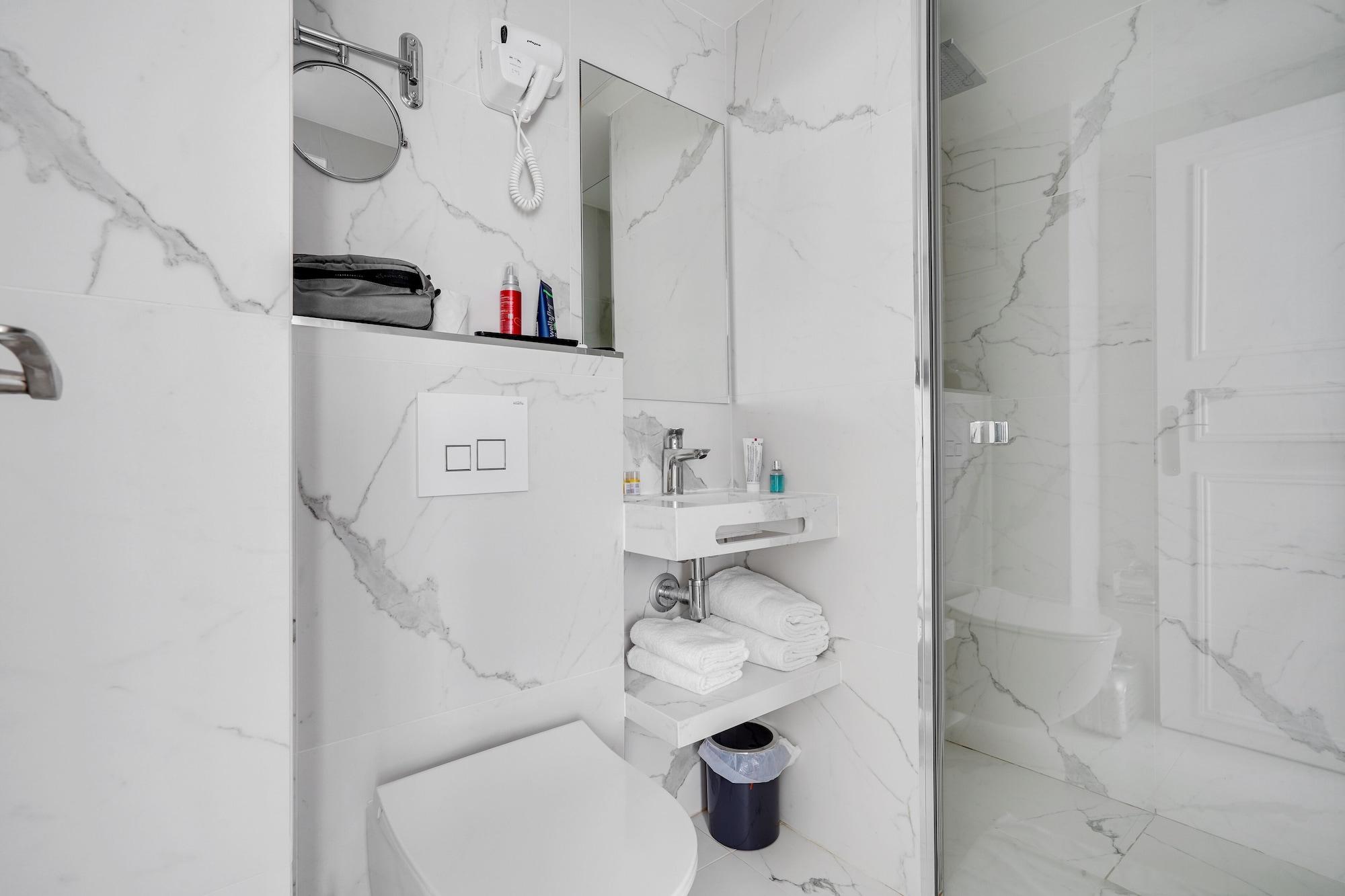 B Square 3* Paris