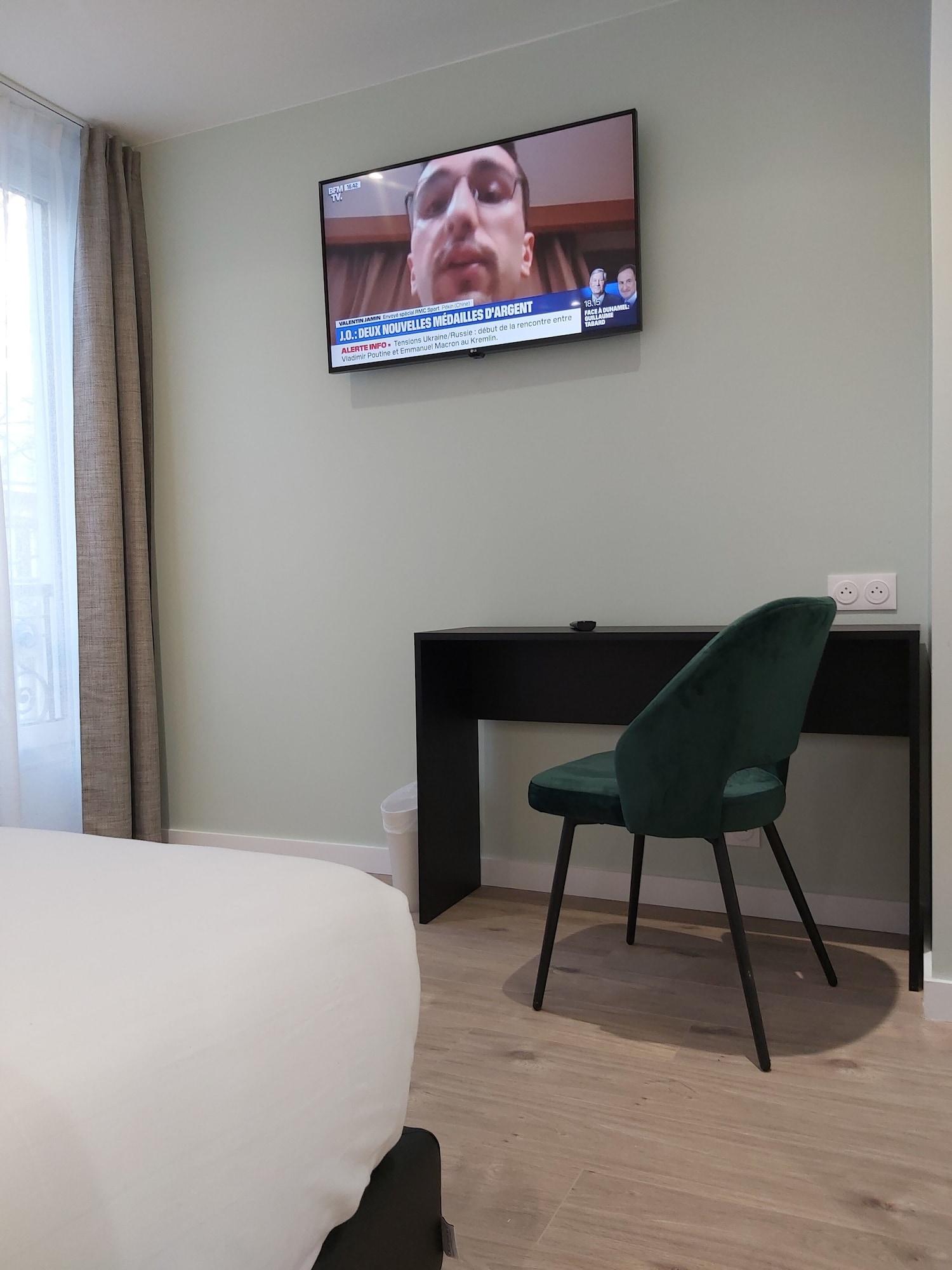 B Square Hotel 3*