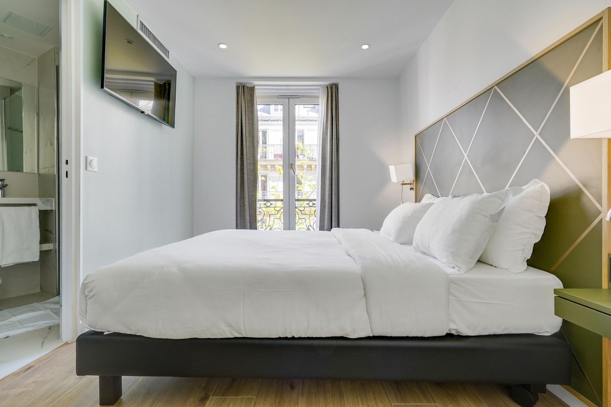 B Square Hotel 3*