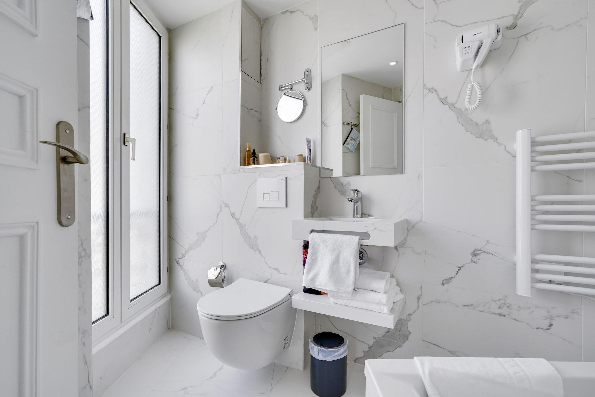B Square Hotel 3*