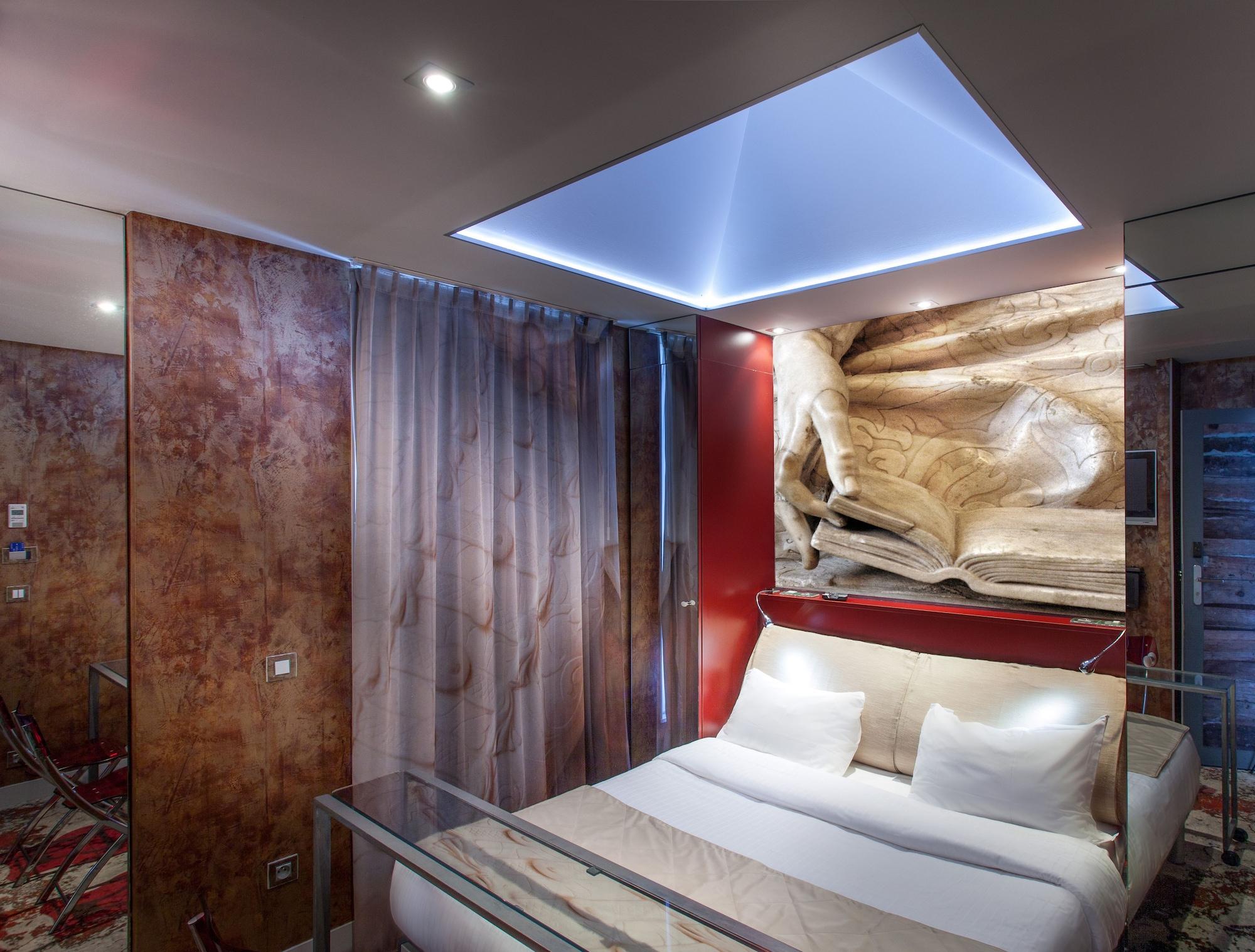 Apostrophe Hotel
