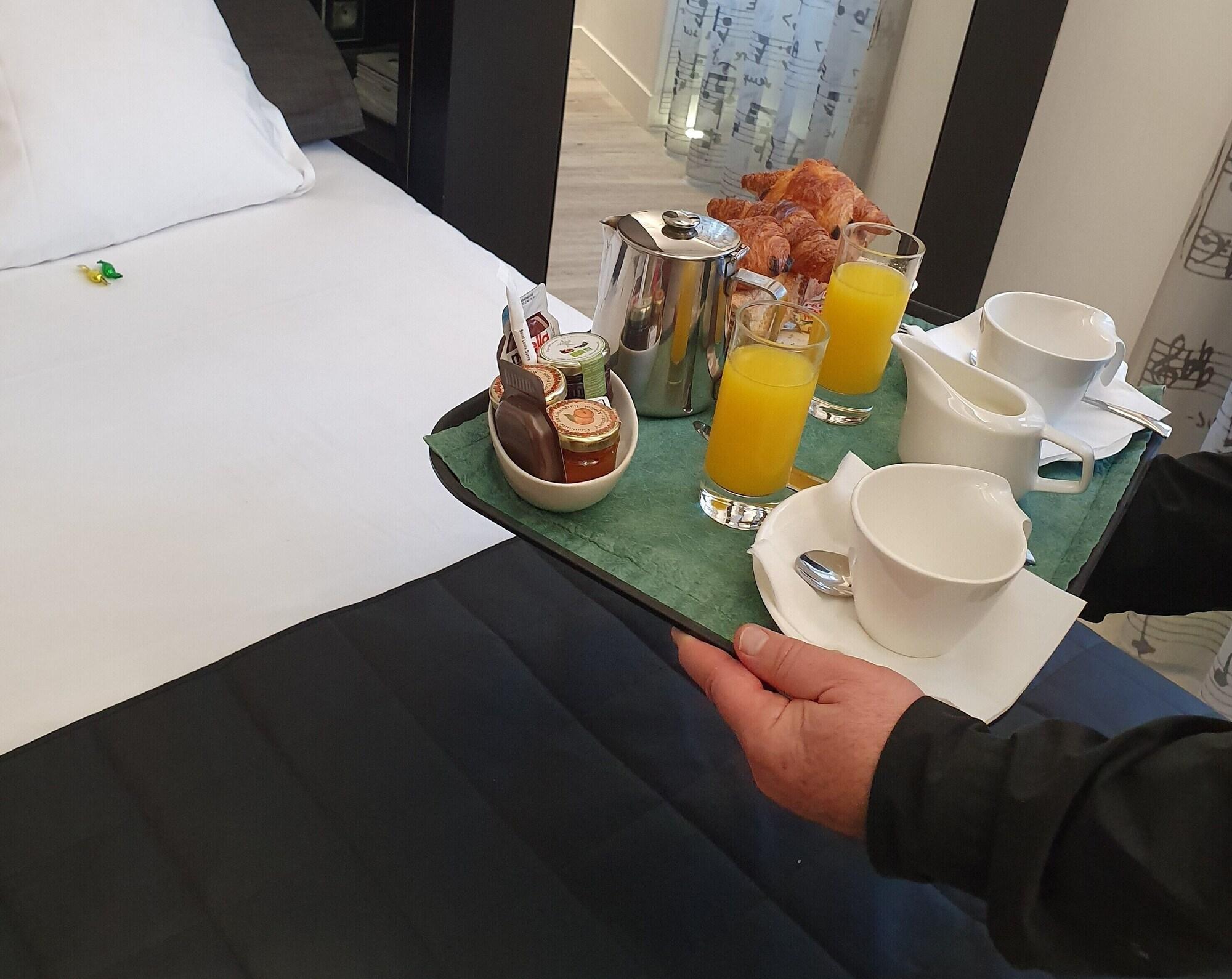 Hotel Apostrophe Paris