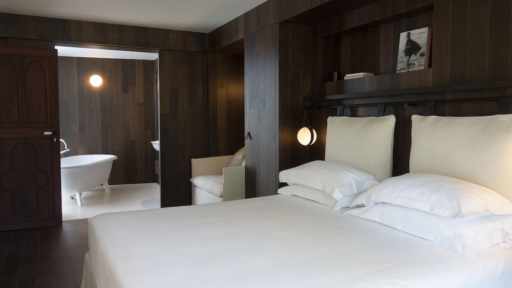 Hotel Du Bourg Tibourg 4*