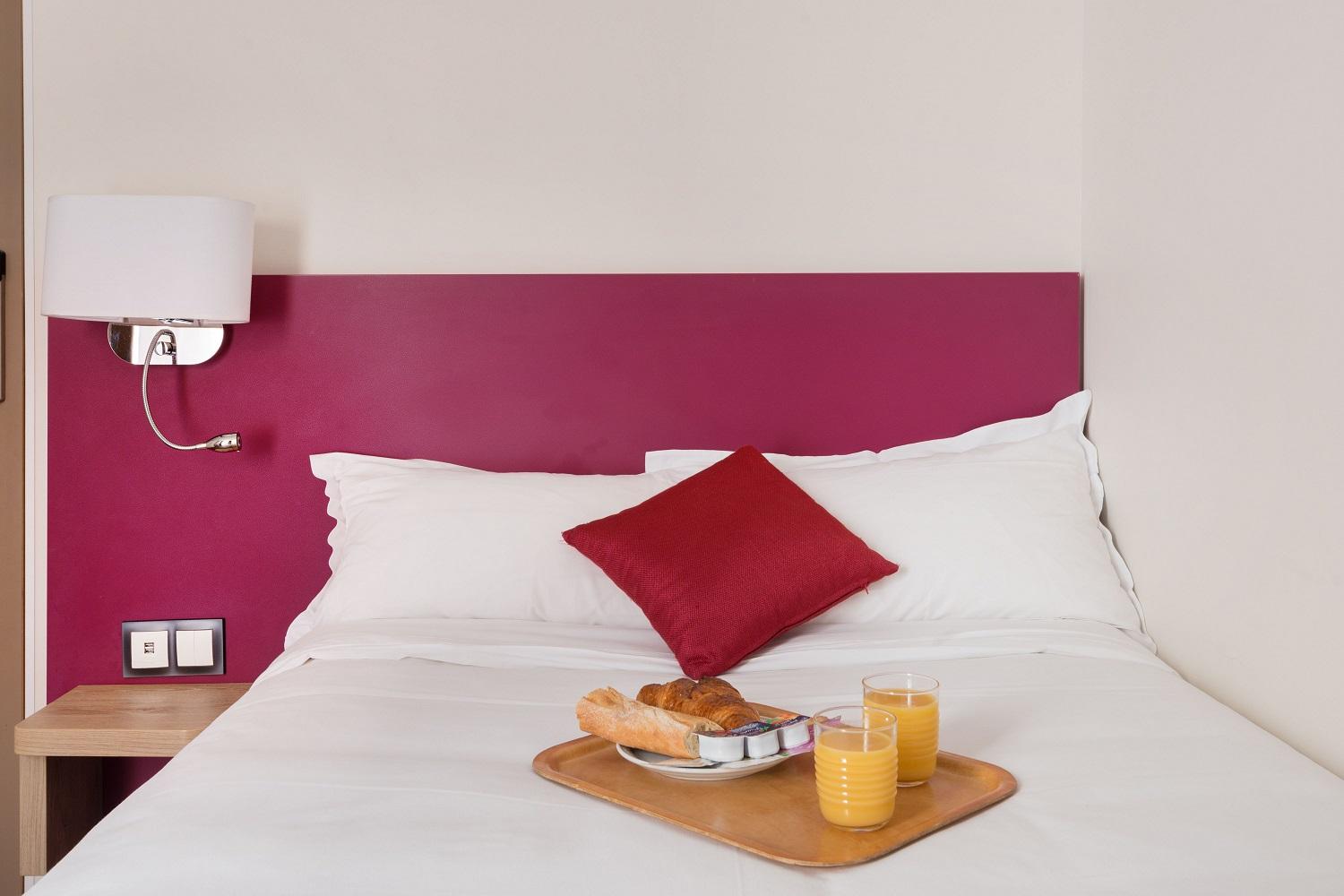 Courcelles Mederic Hotel Paris