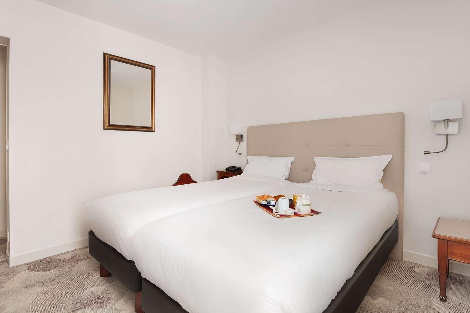 Courcelles Mederic Hotel Paris